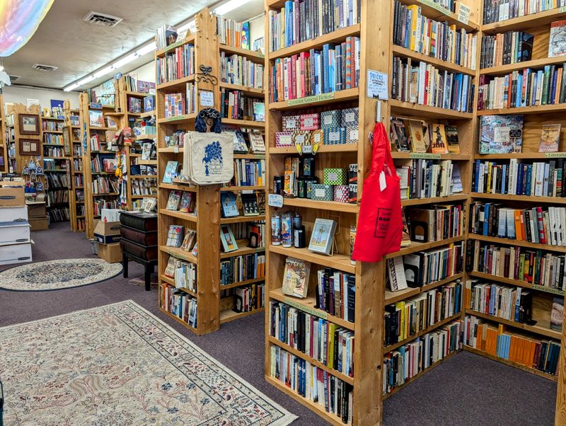 Why locals plan hours here: the community effect