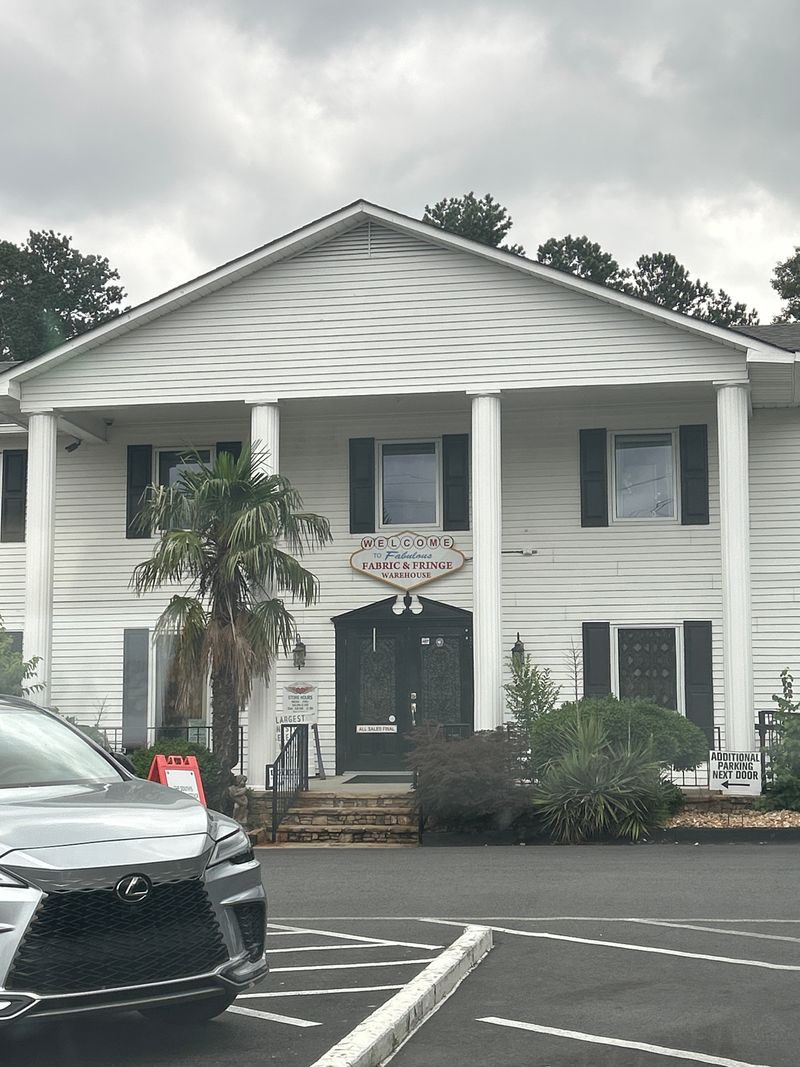 Planning your visit: hours, location, and timing