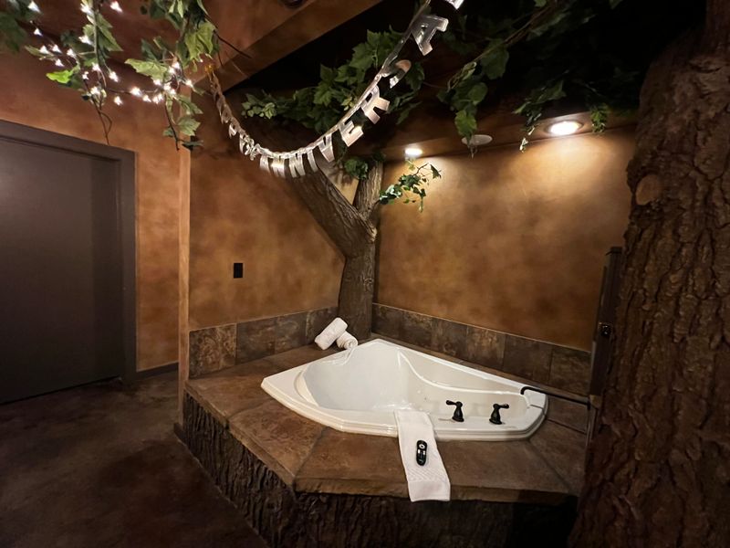 Eureka Springs Treehouses, Caves, Castles & Hobbits &ndash; Arkansas