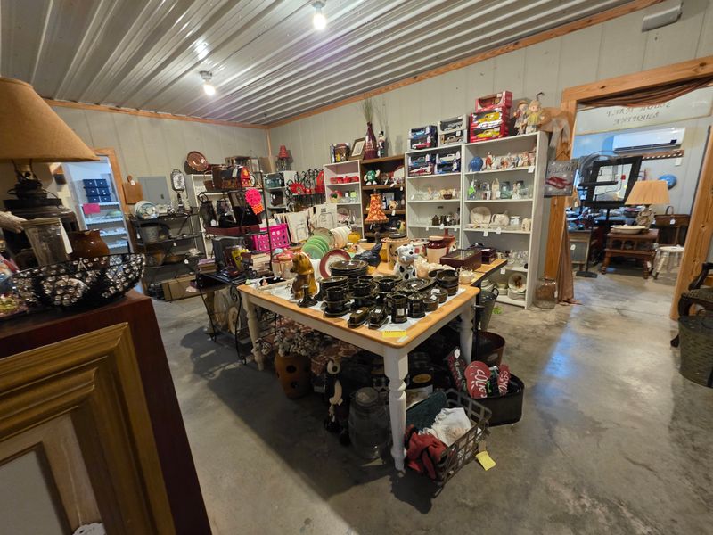 Highway Pickers Antique Mall & Flea Market &mdash; Cullman, AL