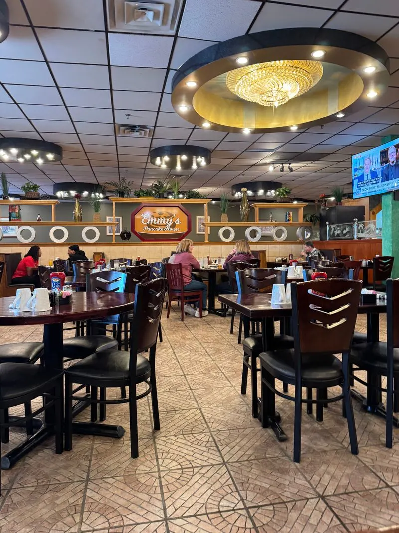 Service, Atmosphere, and Timing Your Visit