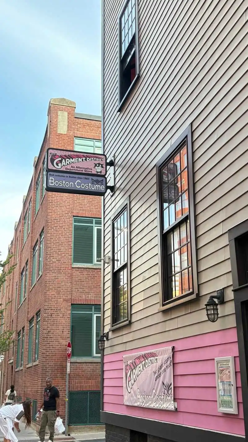 Neighborhood essentials: getting there and making a day of it