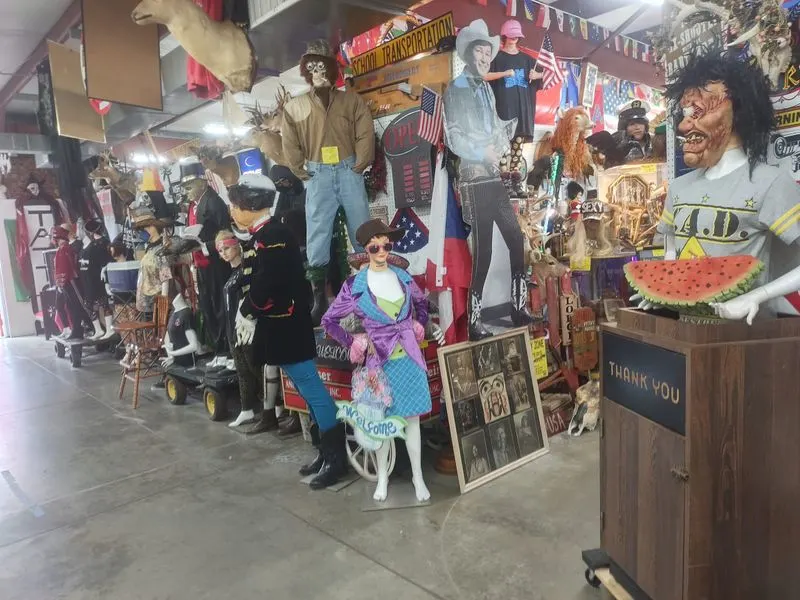 Bargaining etiquette and vendor relationships