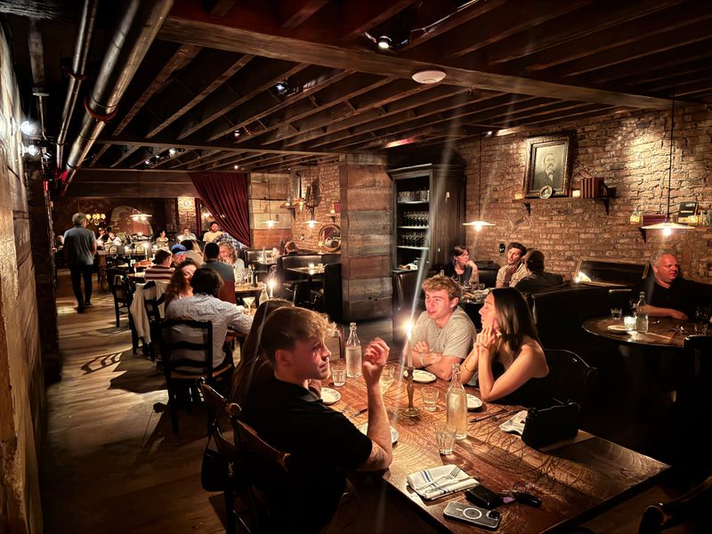 Atmosphere and Seating Vibes