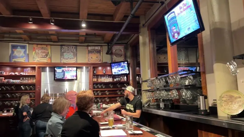 Atmosphere Check: Open, Airy, and Comfortably Lively