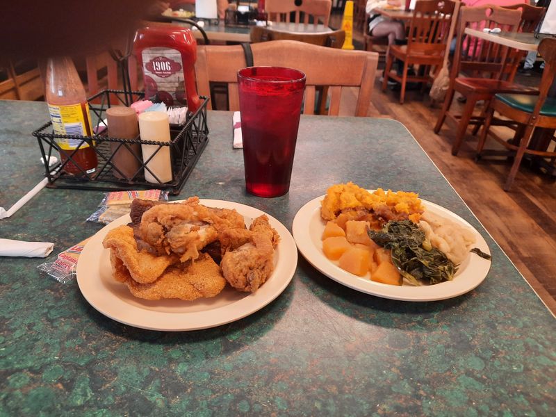Fried chicken that defines the buffet