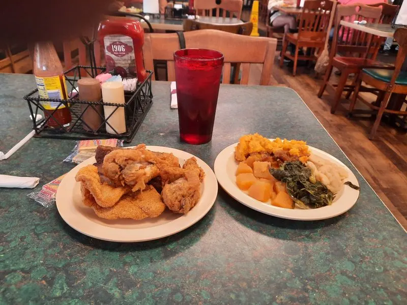 Fried chicken that defines the buffet