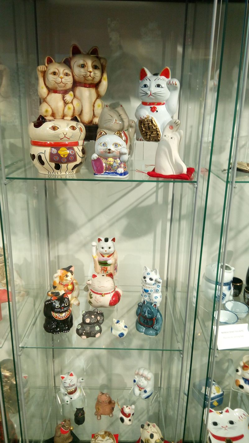 Maneki-neko and global good fortune