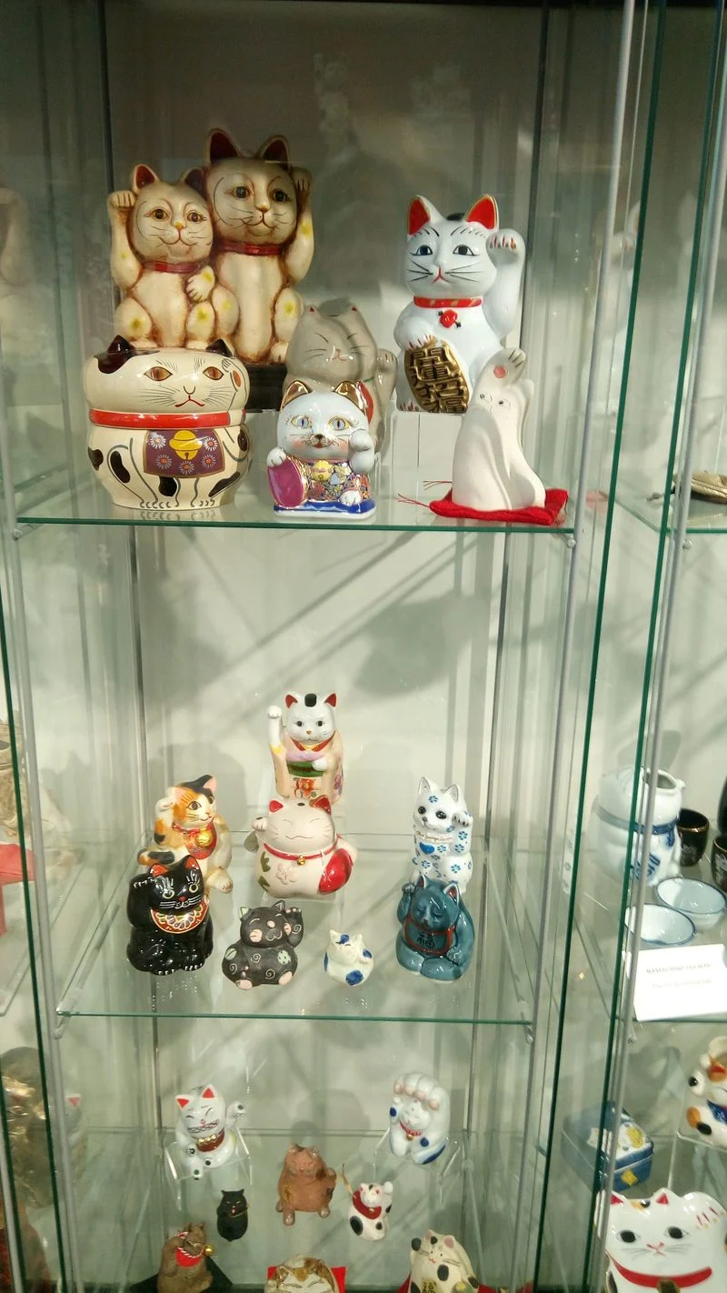 Maneki-neko and global good fortune