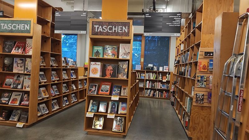 Powell’s City of Books (Portland, Oregon)
