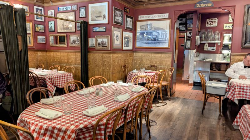 The tiny dining room with big history
