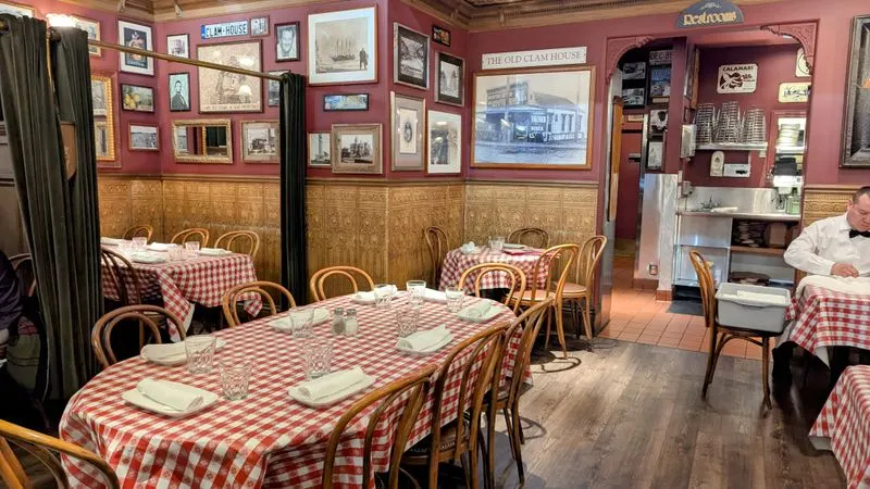 The tiny dining room with big history