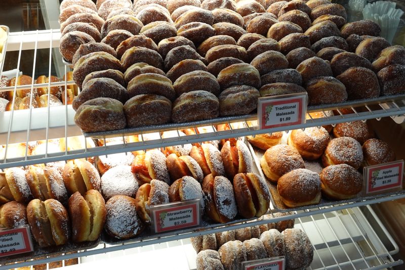 Hawaii &mdash; Punaluʻu Bake Shop (Naʻalehu)