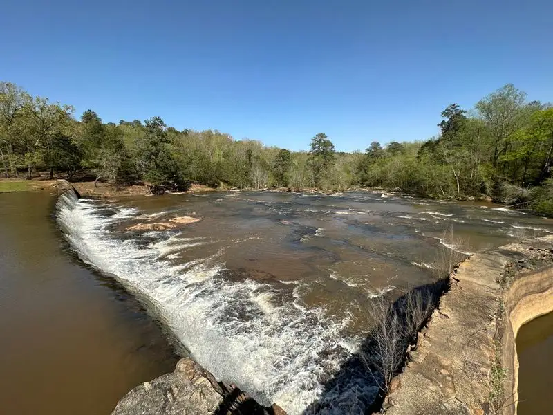 Riverside rock lounging and shoal hopping