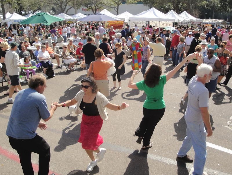 Live music, entertainment, and seating