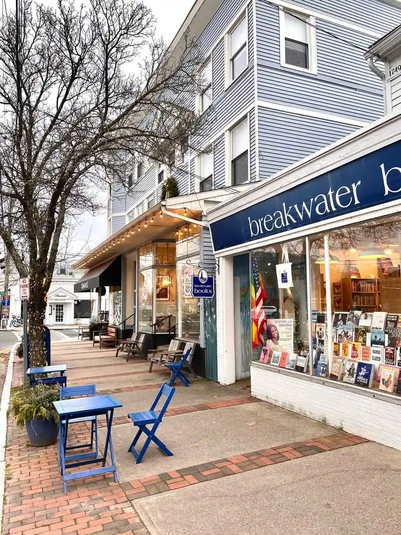 Breakwater Books (Guilford)
