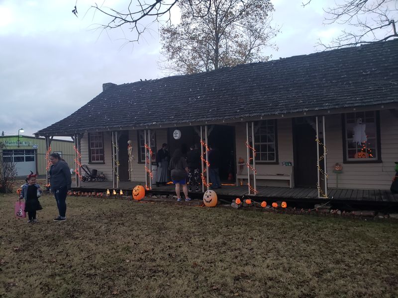 Free folklore and friendly history