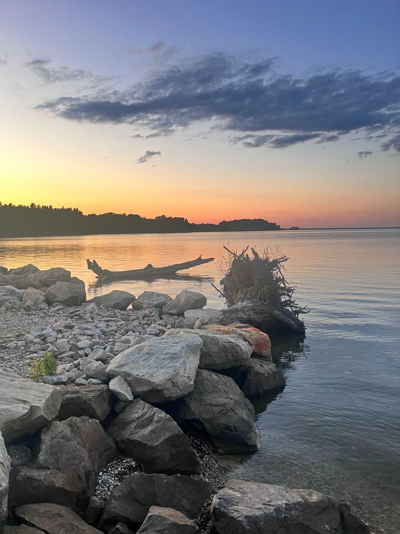Shoreline Skipping Stones Turnout