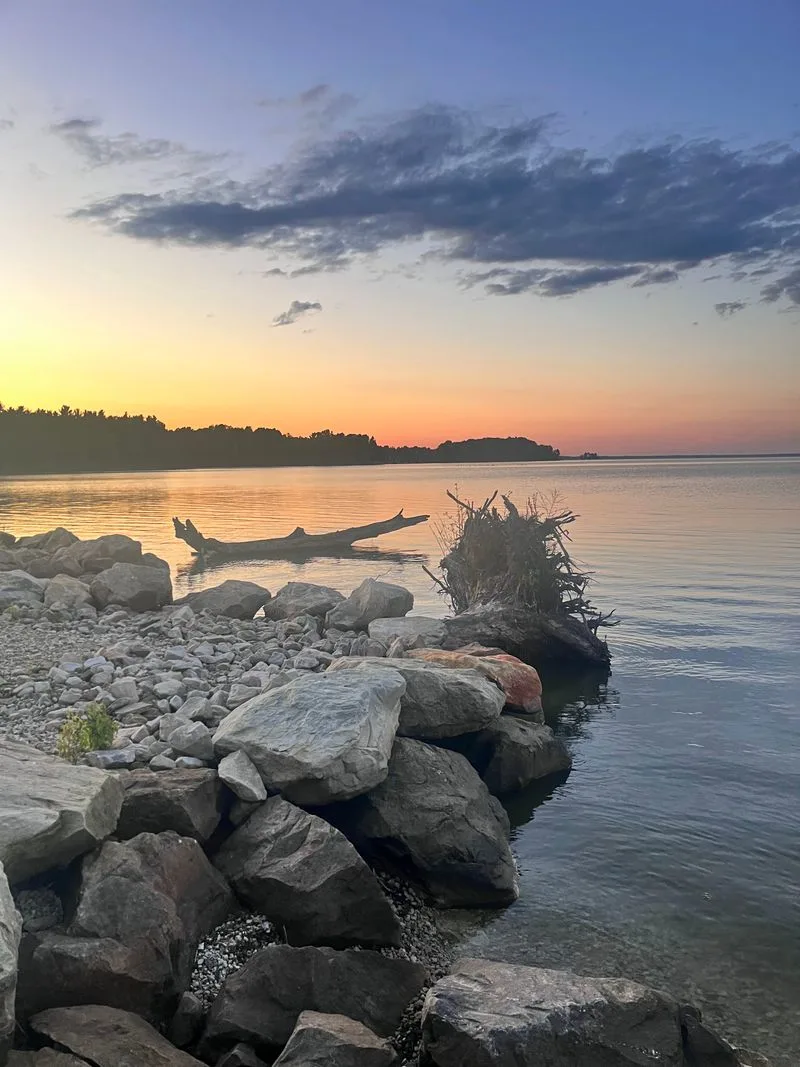 Shoreline Skipping Stones Turnout