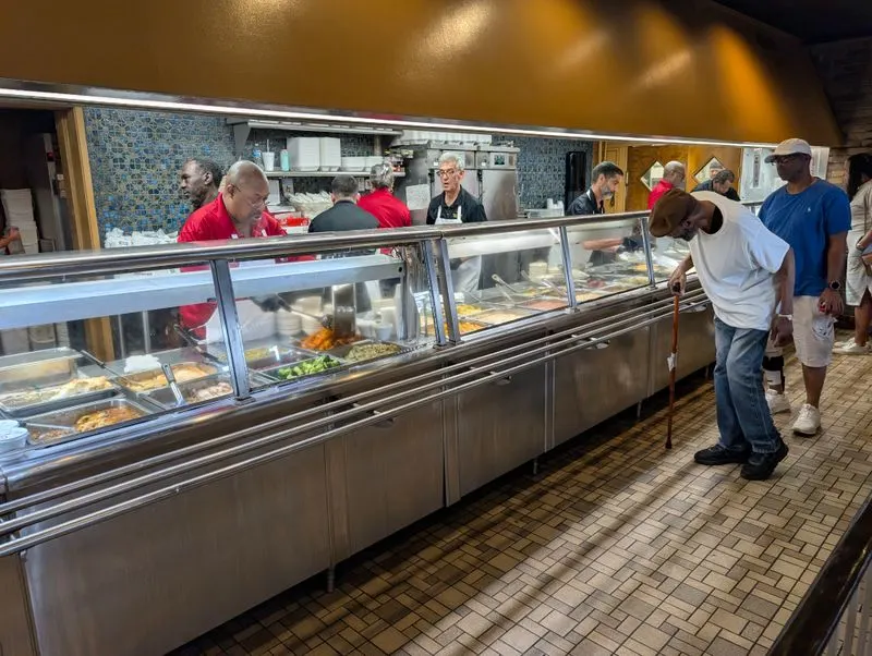 How the cafeteria line works