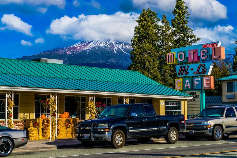 Hi‑Lo Caf&eacute; &mdash; Weed, CA