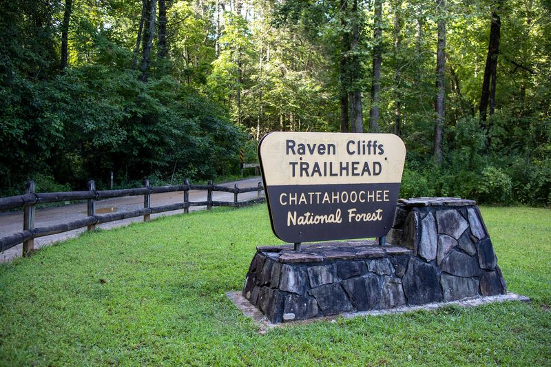 Raven Cliffs Falls trailhead stop