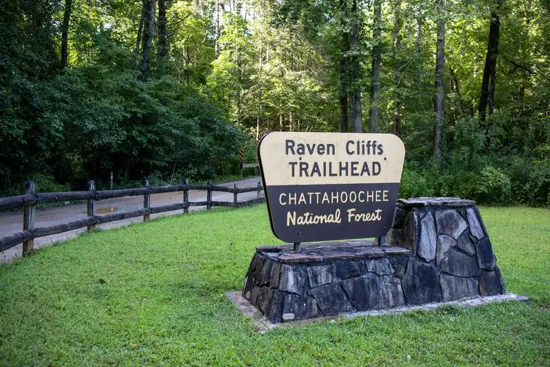 Raven Cliffs Falls trailhead stop