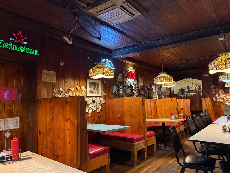 Atmosphere: kitsch, dollars, and a friendly bar