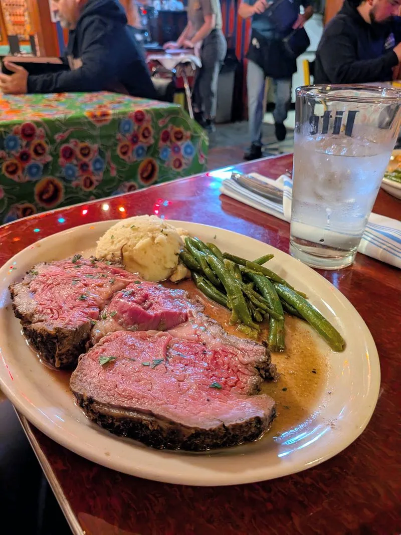 Prime Rib Ordering Guide: Cuts, Temps, And Sides