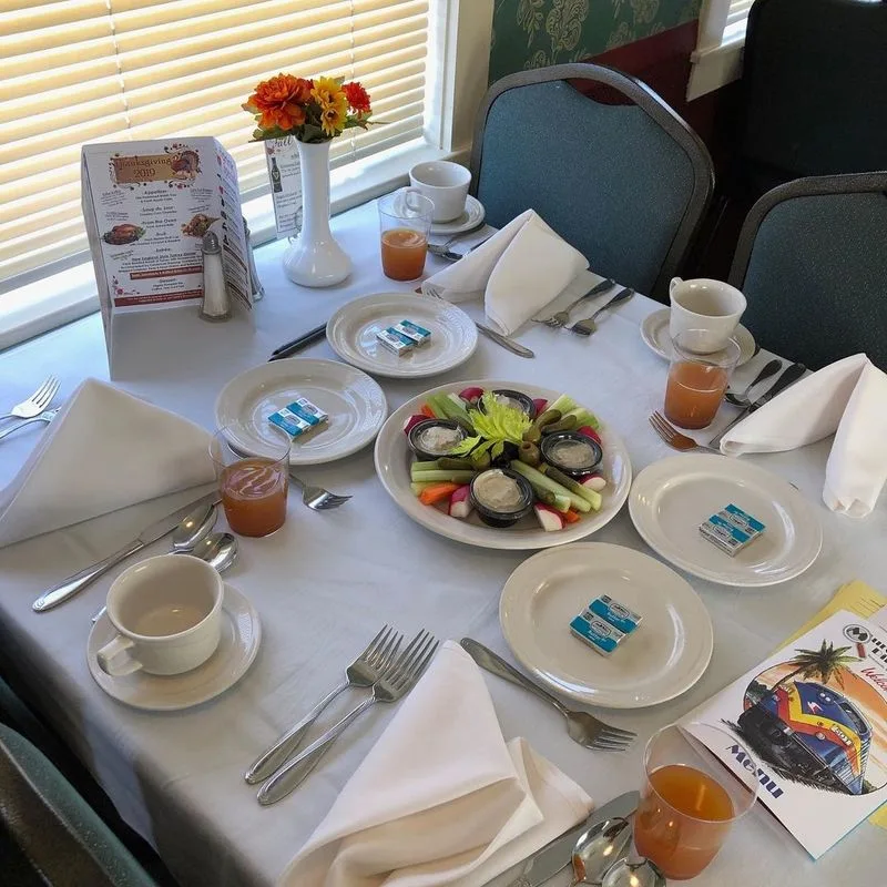 Service, pacing, and what stands out in reviews