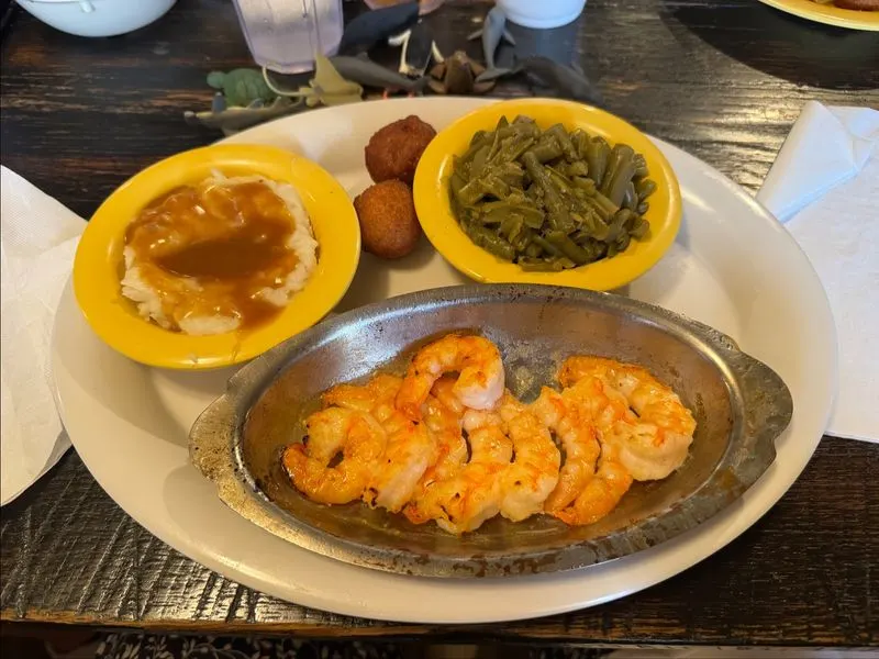 Oysters and shrimp from a family tradition