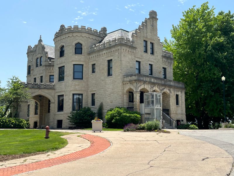 Planning your visit: hours, tickets, and parking