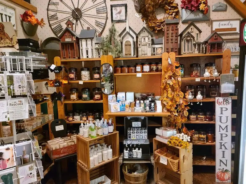 The gift shop: syrup, muffins, and sweet souvenirs