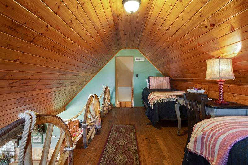 Kansas &ndash; Clover Cliff Ranch Bed & Breakfast , Elmdale, KS