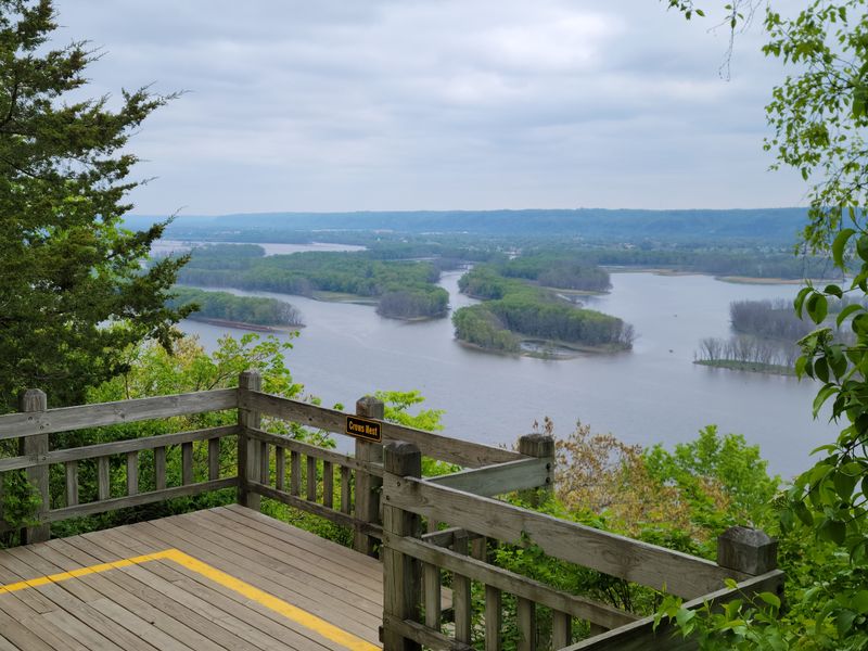Pikes Peak State Park – McGregor