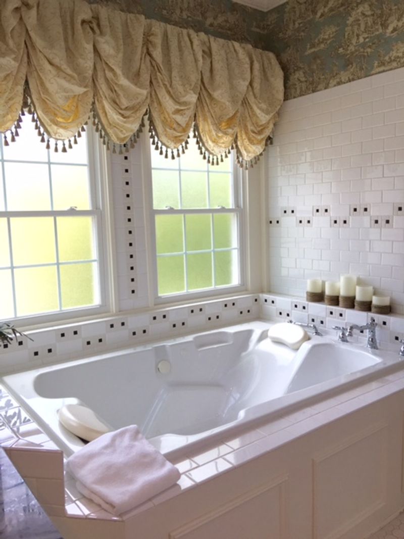 Kentucky &ndash; A Storybook Inn, Versailles, KY