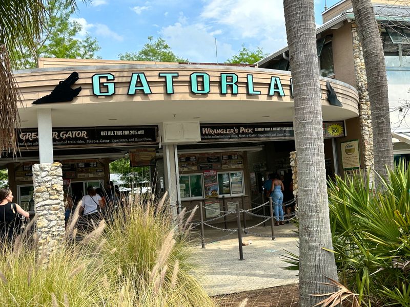 Dining and Gator Bites