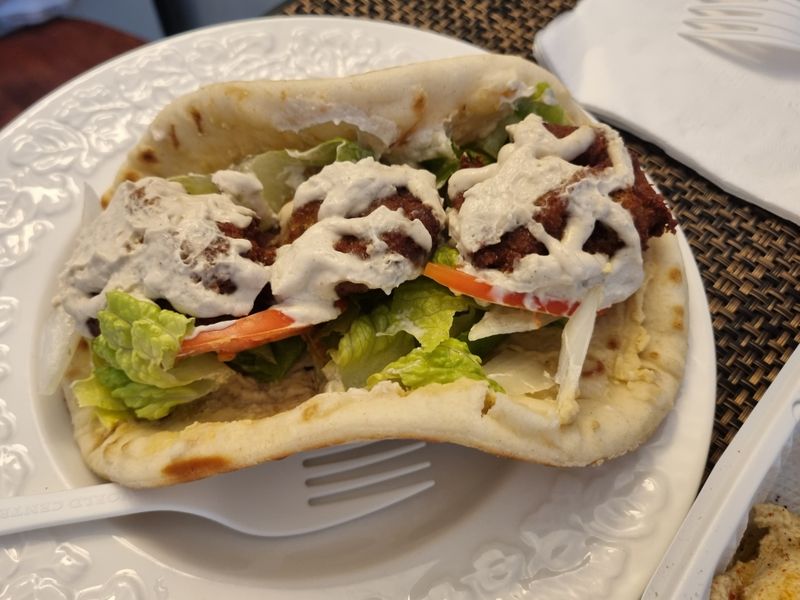 Leo's Taverna Waikiki &mdash; Honolulu, Hawaii