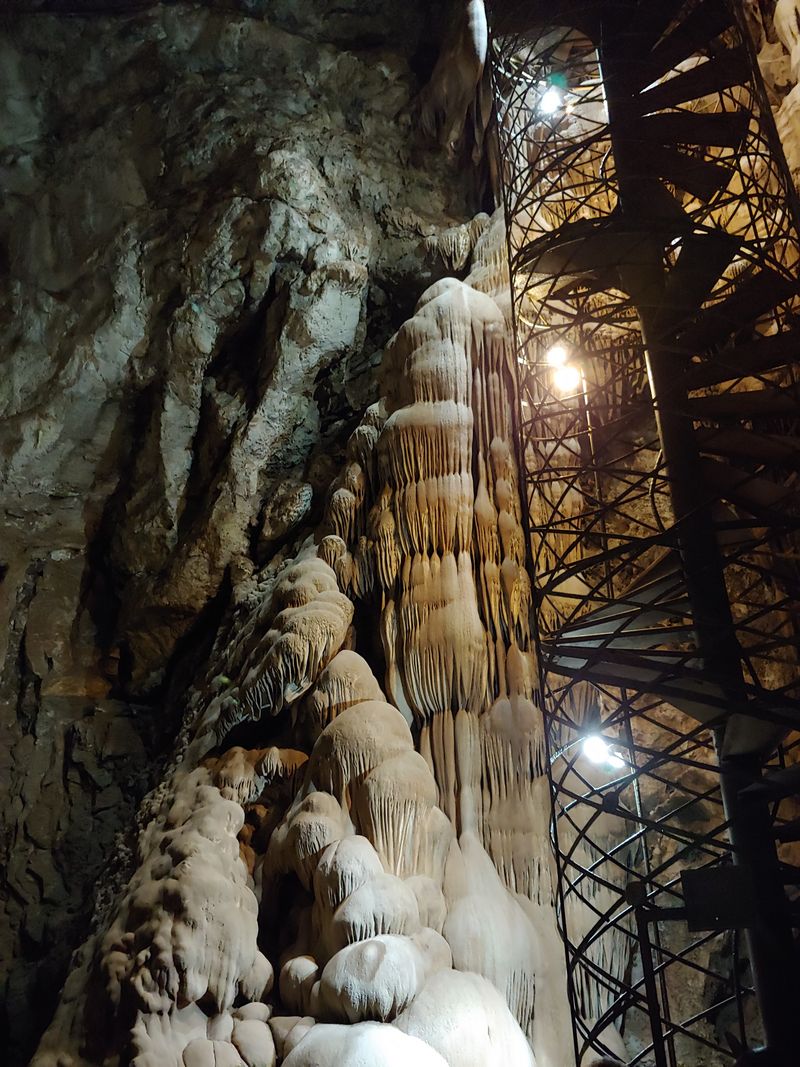 Moaning Caverns