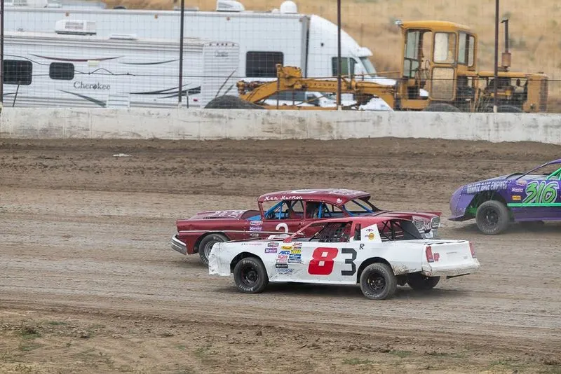 Choosing Your Seat: Stands Or Tailgate