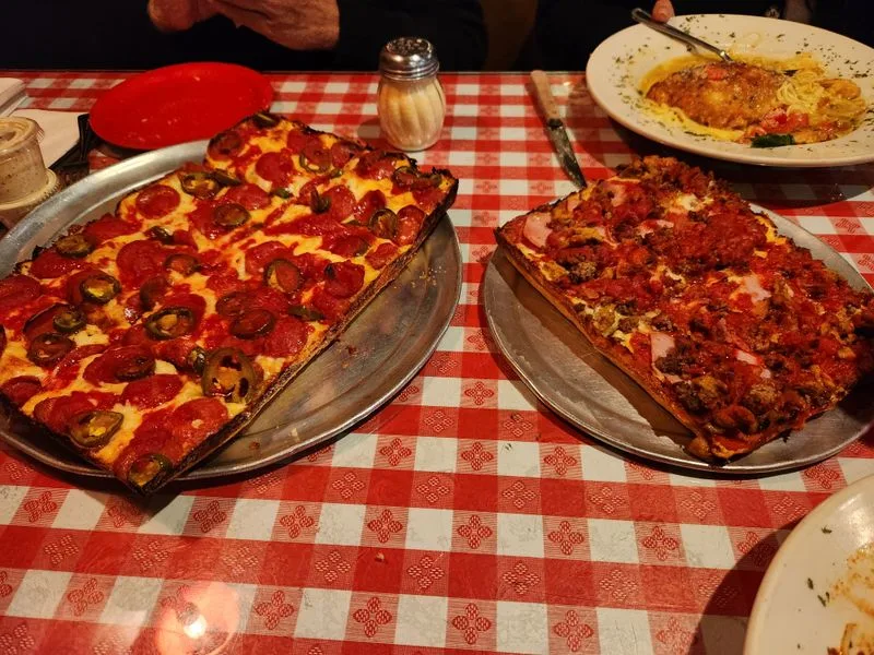 Cloverleaf Bar & Restaurant &mdash; Eastpointe, MI