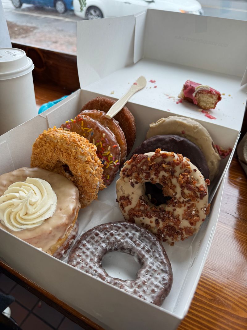 Maine &ndash; Holy Donut (Portland)