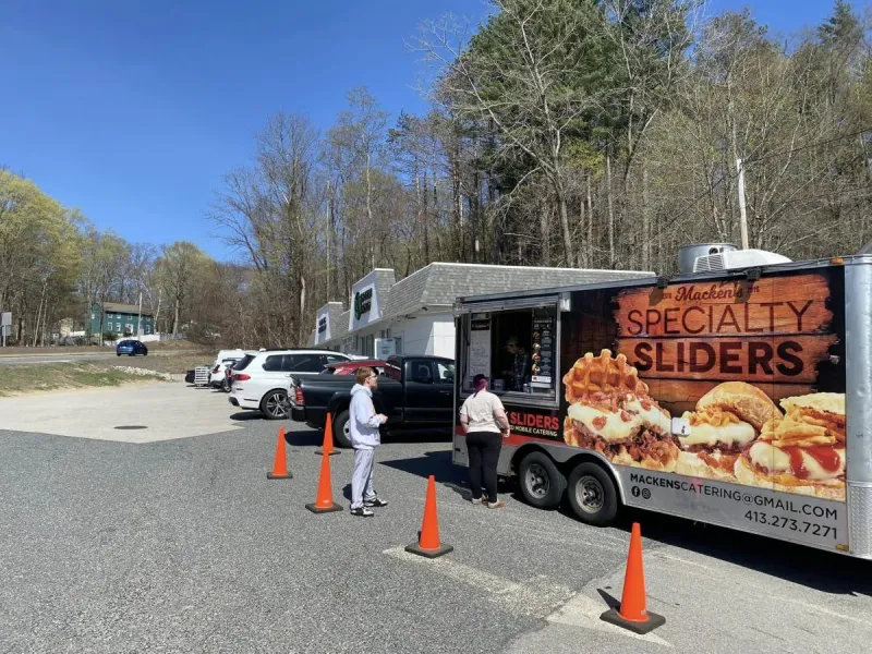 Massachusetts &ndash; Macken&rsquo;s Sliders (Southwick)