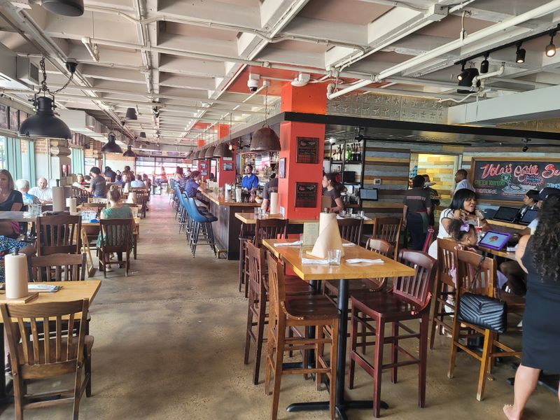 Virginia &ndash; Vola&rsquo;s Dockside Grill and Hi-Tide Lounge (Alexandria)