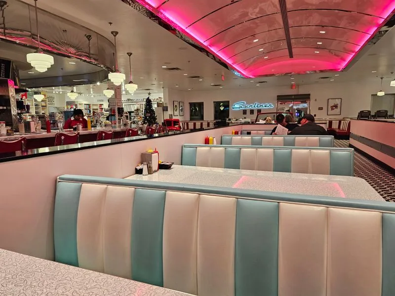 Sunliner Diner - Pigeon Forge