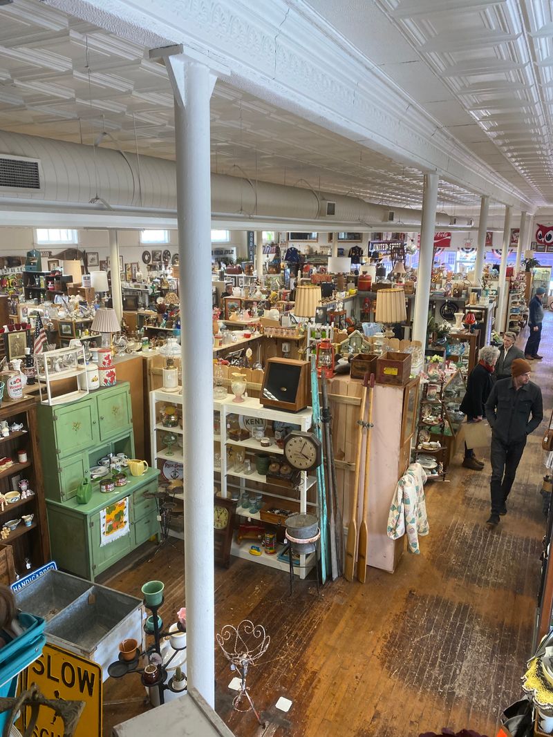 Minnesota &mdash; Antique Mall of Rogers (Rogers, MN)