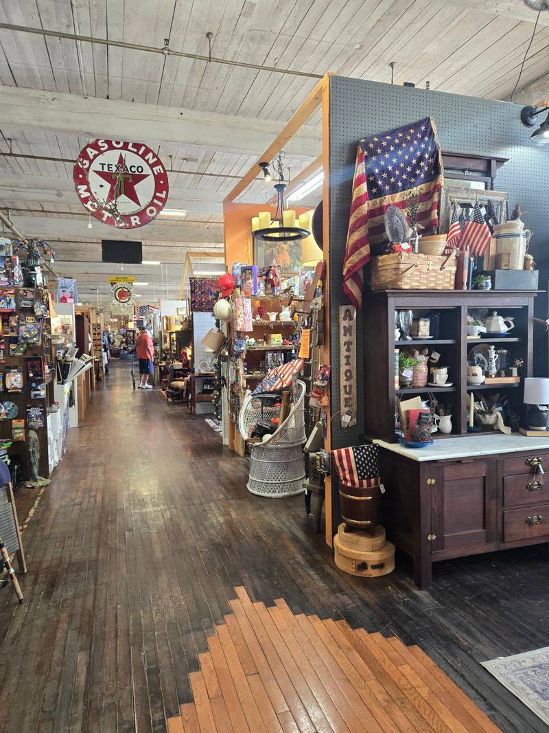 Mississippi &mdash; Relics Antique Marketplace (Tupelo, MS)