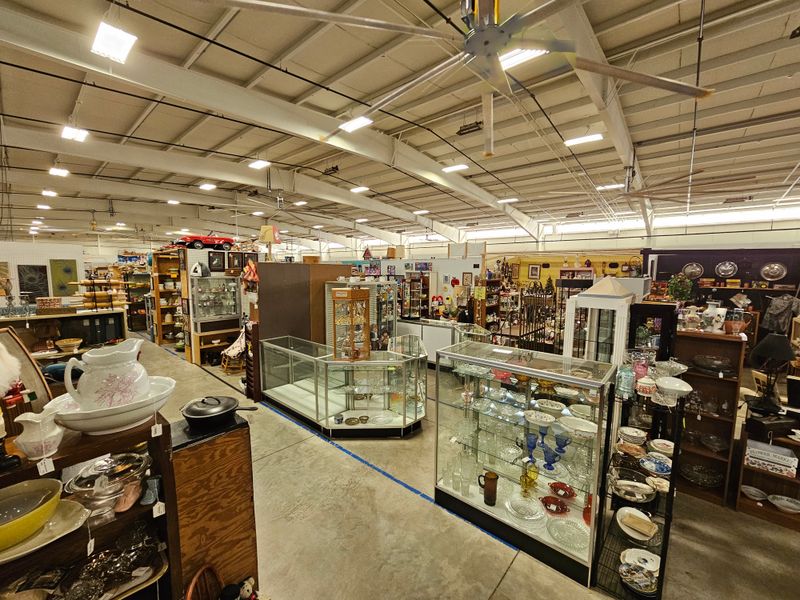 Missouri &mdash; Midway Antique Mall (Columbia, MO)