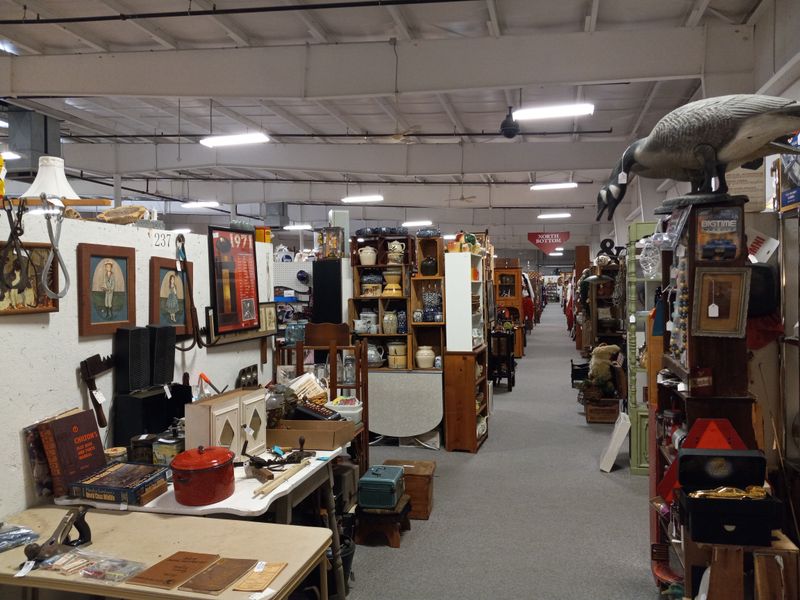 Nebraska &mdash; Aardvark Antique Mall (Lincoln, NE)