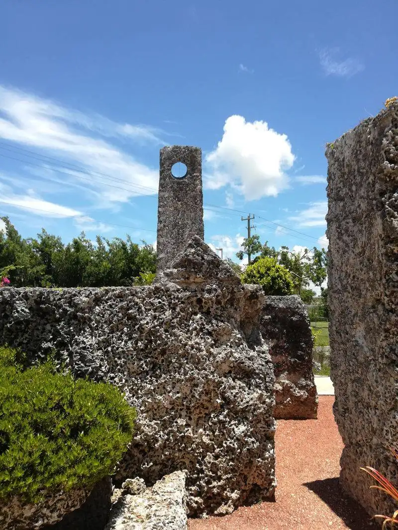 Nine Ton Gate and Shadow Lines